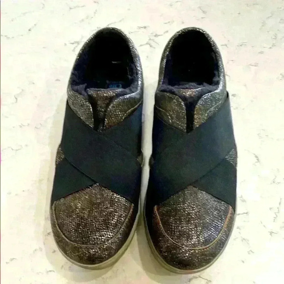 Women's Black Slip-On Shoes - Picture 3 of 10